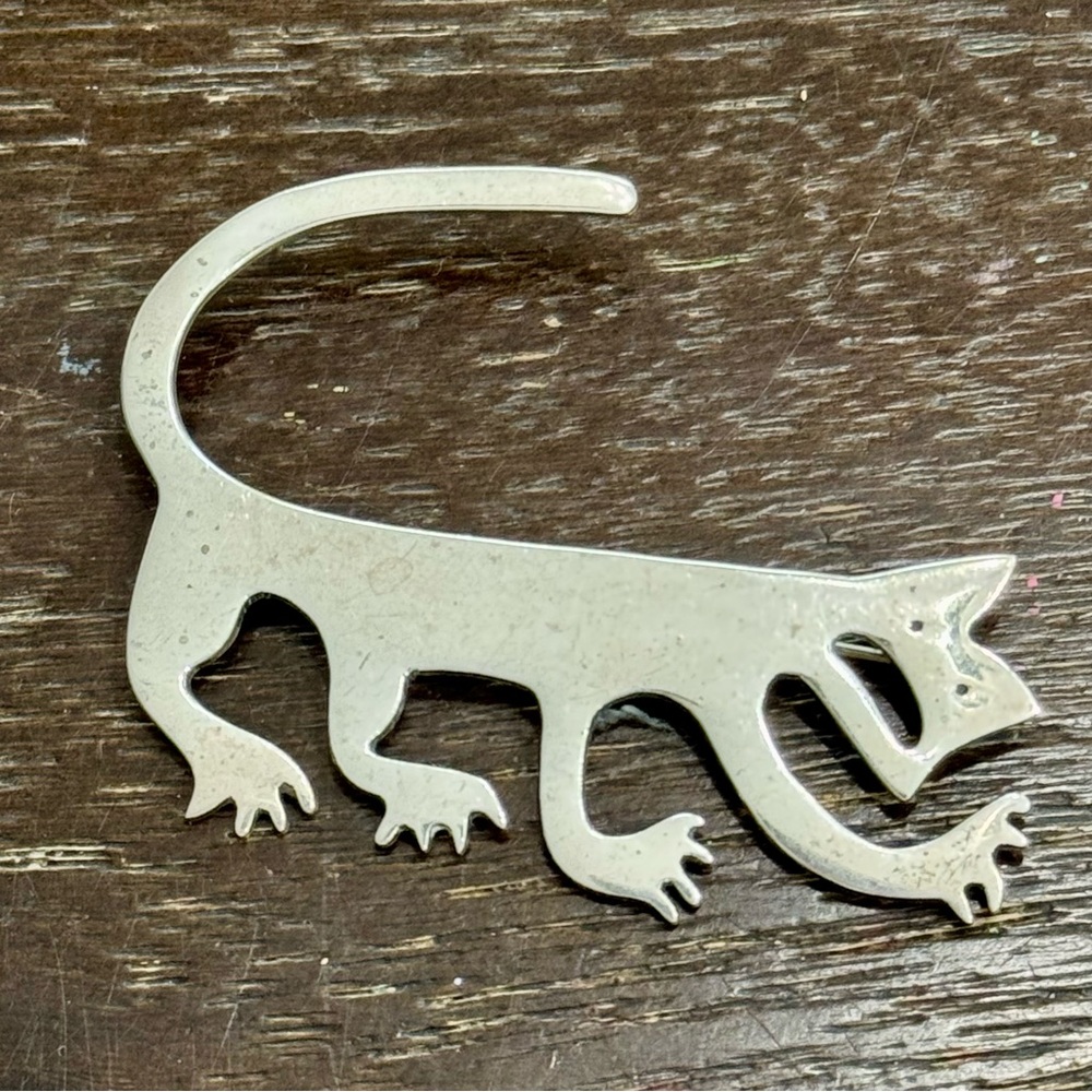 Silver Cat-Shaped Metal Decor